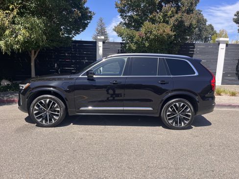 Used 2025 Volvo XC90 T8 Plus w/ Protection Package Premier AWD/4WD image 1