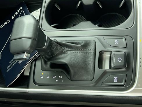 New 2026 Kia Carnival FWD image 24