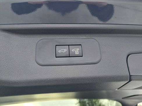 Used 2025 Toyota Grand Highlander Limited image 19