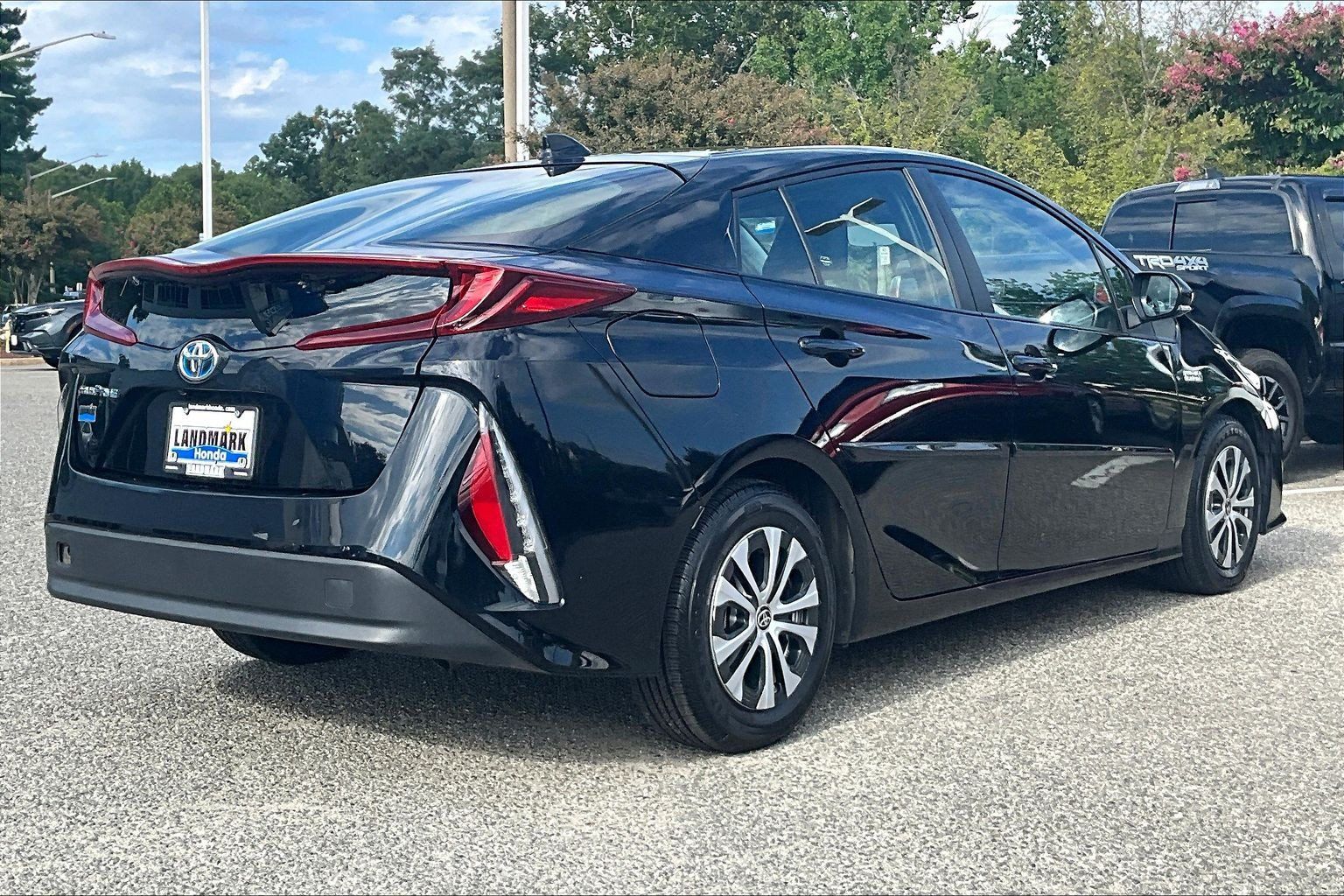 Used 2021 Toyota Prius Prime LE w/ Carpet Mat Package (TMS) FWD image 2