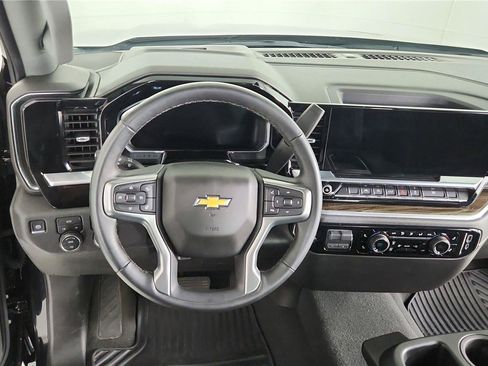 Used 2026 Chevrolet Silverado 1500 LT AWD/4WD image 12