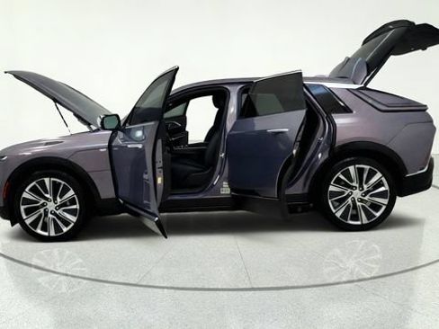 Used 2024 Cadillac Lyriq Luxury AWD/4WD image 12