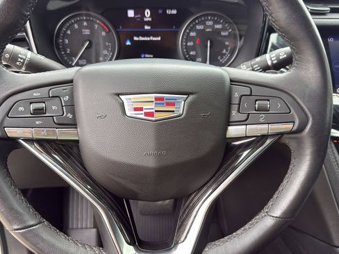 Used 2023 Cadillac XT6 Premium Luxury w/ Technology Package FWD image 14