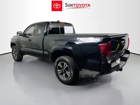 Used 2019 Toyota Tacoma TRD Sport image 6
