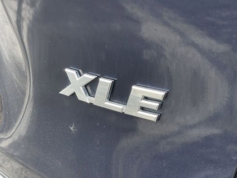 Used 2020 Toyota RAV4 XLE Premium image 16