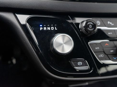 Used 2025 Chrysler Pacifica Select FWD image 21