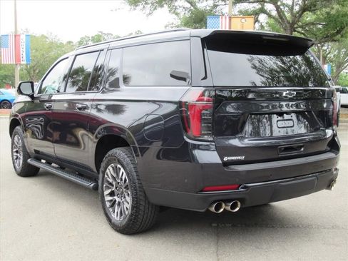 Used 2025 Chevrolet Suburban Z71 AWD/4WD image 5