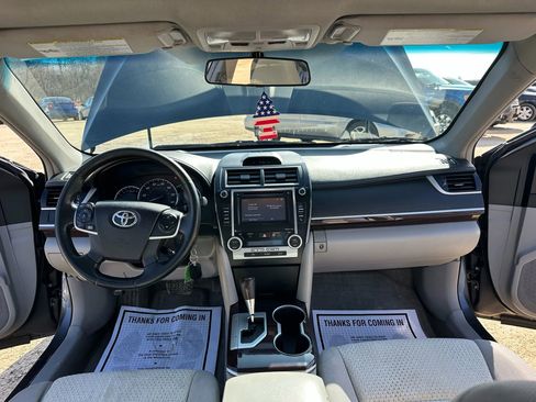 Used 2014 Toyota Camry XLE image 17