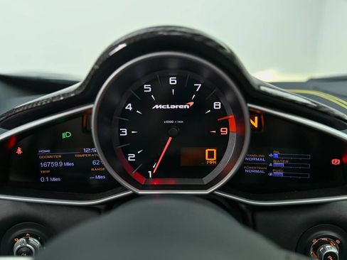 Used 2016 McLaren 650S Spider RWD image 4