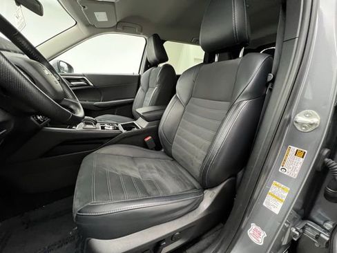 Used 2024 Mitsubishi Outlander SE image 32