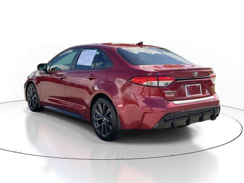 Used 2023 Toyota Corolla SE FWD image 3