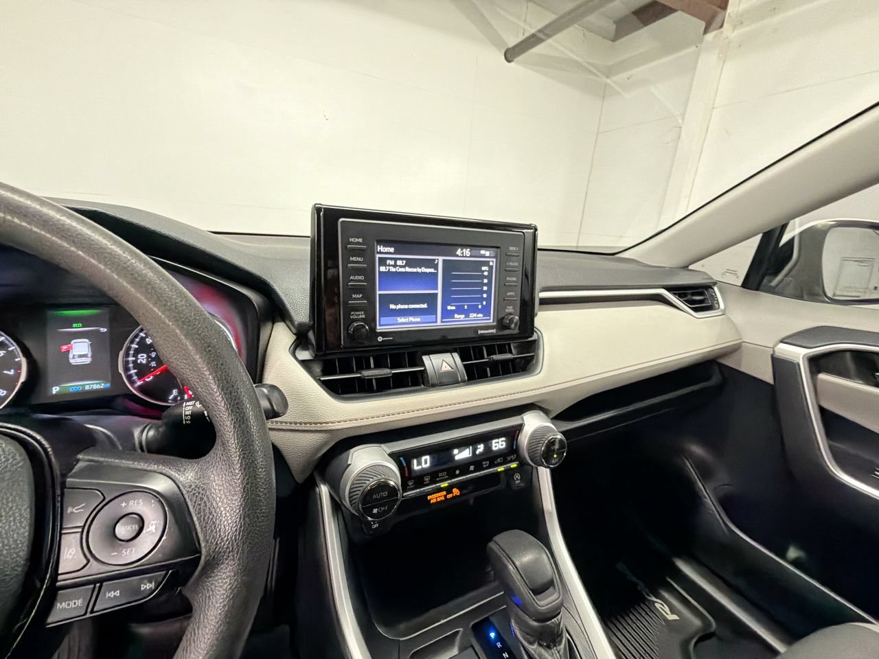 Used 2020 Toyota RAV4 XLE FWD image 17