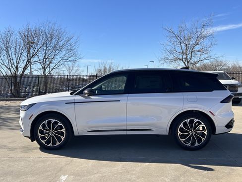 New 2026 Lincoln Nautilus Reserve image 4