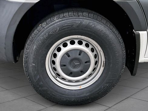 Used 2023 Mercedes-Benz Sprinter 2500 image 11