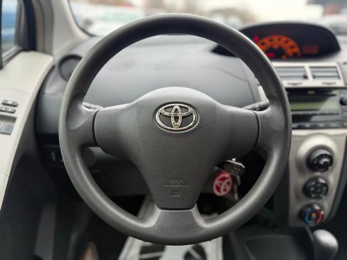 Used 2010 Toyota Yaris 2-Door Hatchback image 21