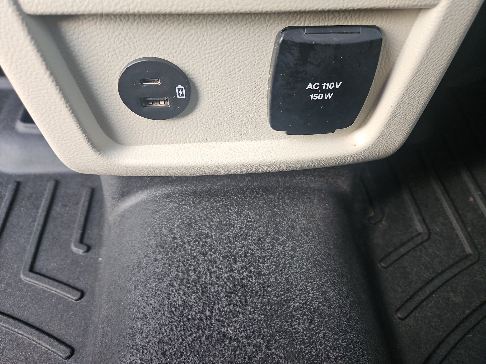 Used 2022 Ford Edge Titanium AWD/4WD image 25