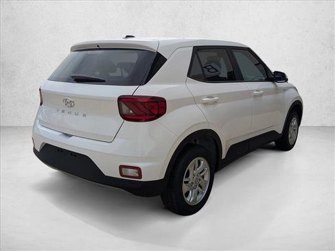 New 2026 Hyundai Venue SE FWD image 2