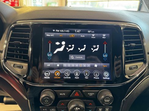 Used 2020 Jeep Grand Cherokee Limited image 20