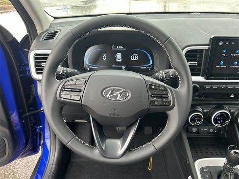 New 2025 Hyundai Venue Limited image 28