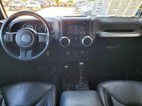 Used 2017 Jeep Wrangler Unlimited Sahara w/ Dual Top Group AWD/4WD image 8