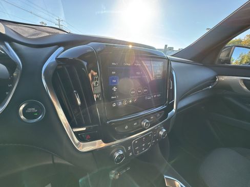 Used 2024 Chevrolet Traverse LT image 13