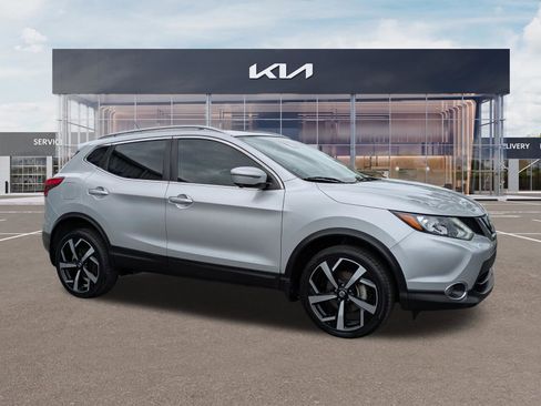 Used 2019 Nissan Rogue Sport SL w/ Premium Package FWD image 1