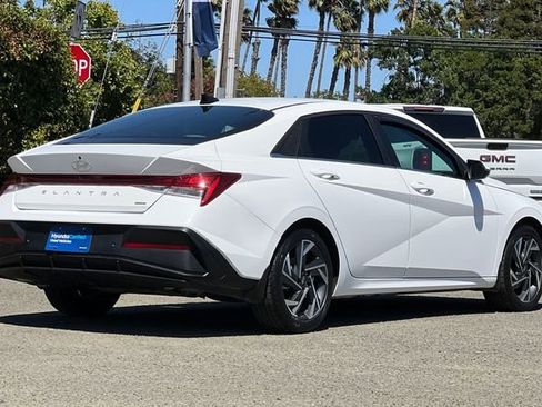 Certified 2024 Hyundai Elantra Limited FWD image 5