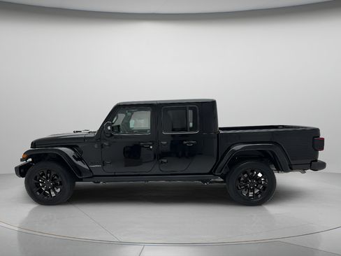 Used 2023 Jeep Gladiator Overland AWD/4WD image 8