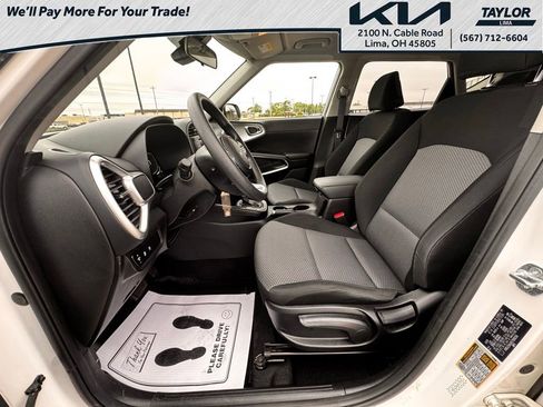 Used 2025 Kia Soul LX w/ LX Technology Package FWD image 10