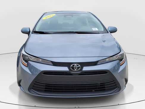 Certified 2025 Toyota Corolla LE FWD image 2