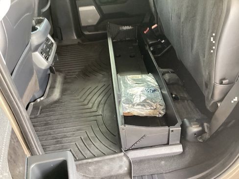 Used 2023 Ford F250 Lariat w/ Chrome Package image 38