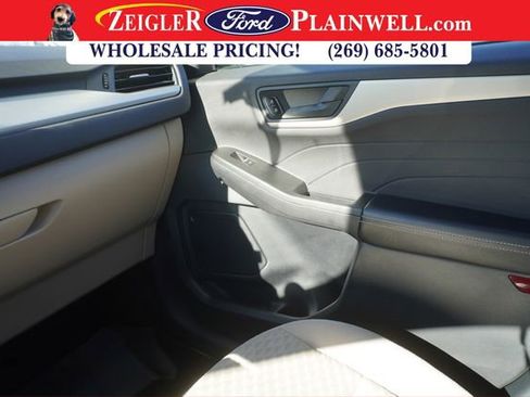 Used 2022 Ford Escape SE image 30