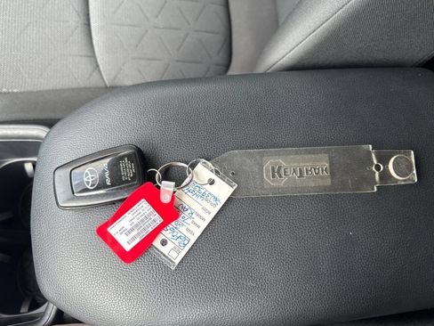 Used 2025 Toyota RAV4 XLE FWD image 9