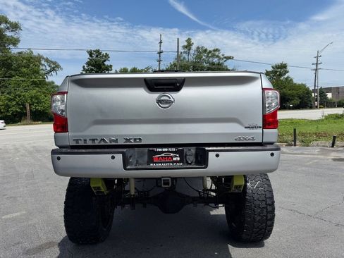 Used 2017 Nissan Titan SL image 14