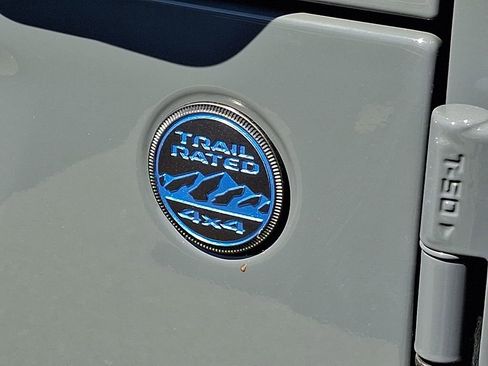 Used 2024 Jeep Wrangler Unlimited AWD/4WD image 32