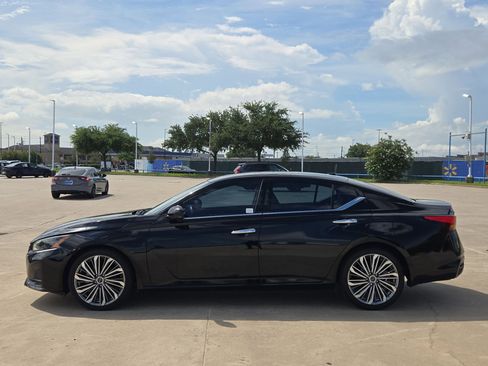 Used 2024 Nissan Altima 2.5 SL FWD image 7