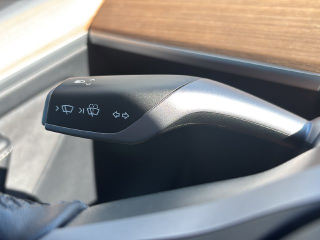 Used 2024 Tesla Model Y Long Range AWD/4WD image 19