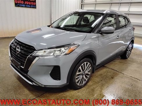 Used 2023 Nissan Kicks SV image 4