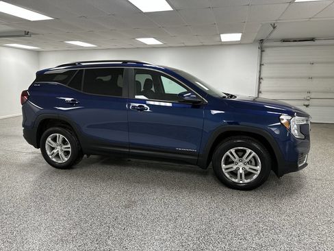 Used 2022 GMC Terrain SLE w/ Driver Convenience Package AWD/4WD image 1