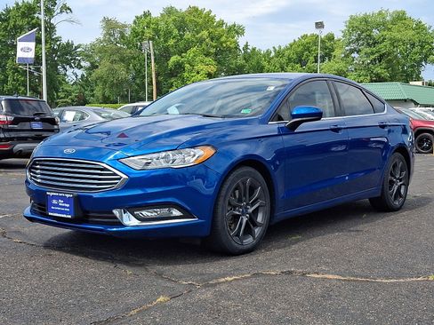 Used 2018 Ford Fusion SE w/ Equipment Group 201A FWD image 3
