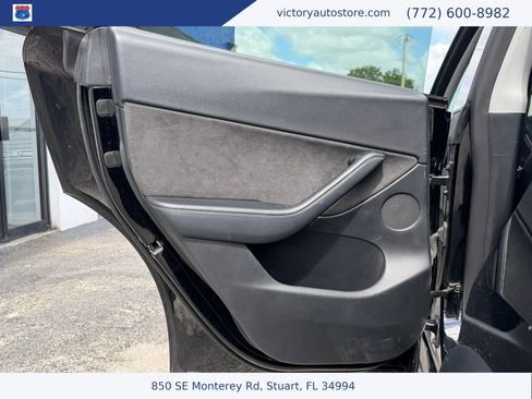 Used 2022 Tesla Model Y Long Range AWD/4WD image 13
