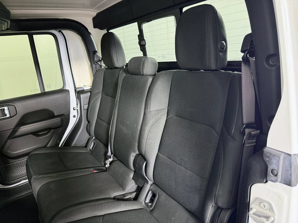 Used 2022 Jeep Gladiator Overland AWD/4WD image 23