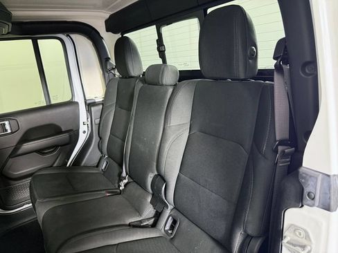 Used 2022 Jeep Gladiator Overland AWD/4WD image 23