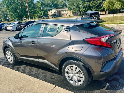 Used 2021 Toyota C-HR LE image 3