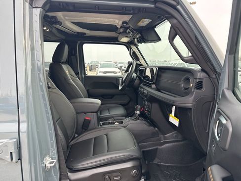 New 2025 Jeep Wrangler Unlimited Rubicon 392 image 17