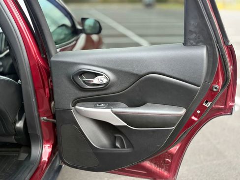 Used 2018 Jeep Cherokee Trailhawk w/ Quick Order Package 27L image 17