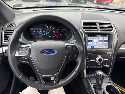 Used 2018 Ford Explorer Limited w/ Ford Safe & Smart Package image 8