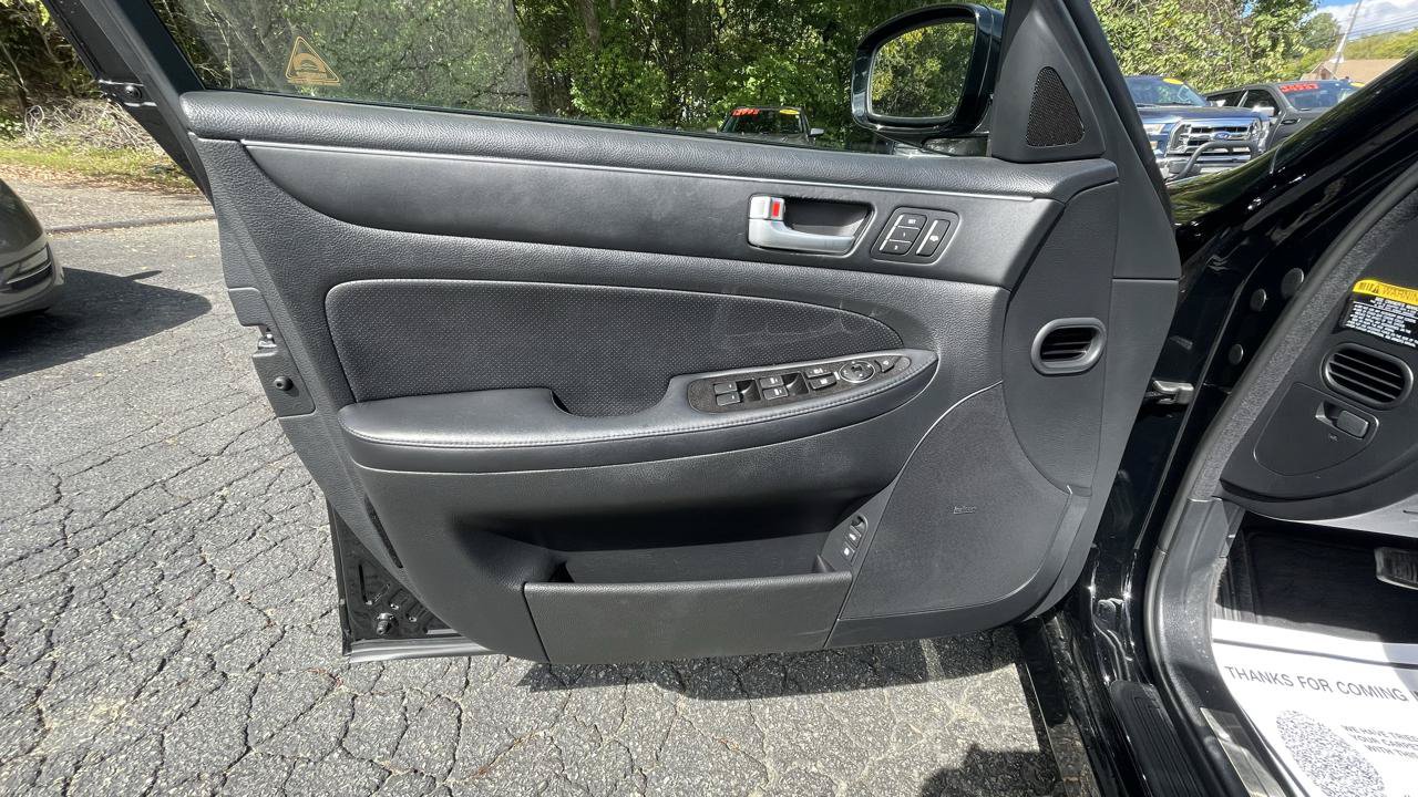 Used 2012 Hyundai Genesis 4.6 RWD image 16