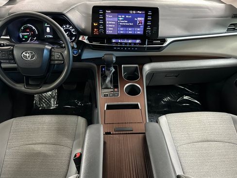 Used 2022 Toyota Sienna LE image 13