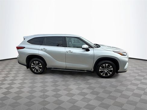 Used 2022 Toyota Highlander XLE image 5